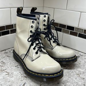Dr Martens Vanilla patent lampers 1460 boots